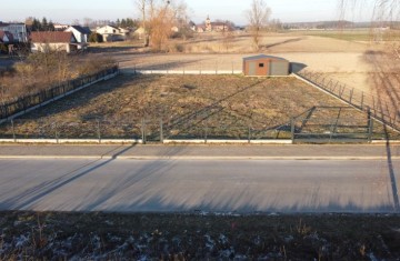 Sprzedam działkę budowlaną ogrodzoną z garażem - Dobrosołowo