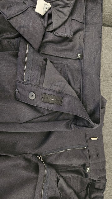 Sprzedam garnitur 158 + dodatkowe spodnie 152