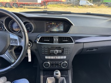 Mercedes C 1.8 BENZYNA Klimatronik Nawigacja Ledy
