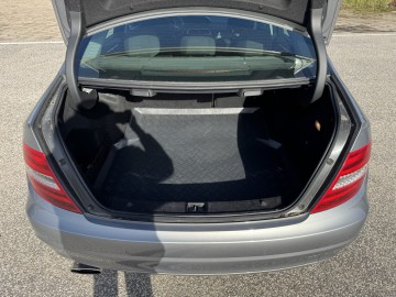 Mercedes C 1.8 BENZYNA Klimatronik Nawigacja Ledy