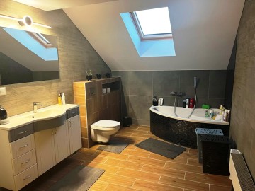 Sprzedam dom szeregowy, piwnica, garaż, ogród -os. Chorzeń