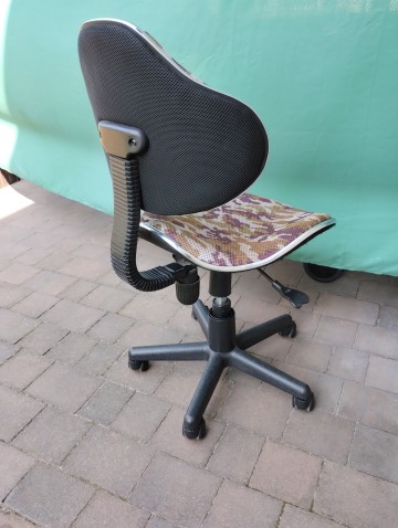 FOTEL OBROTOWY DO BIURKA