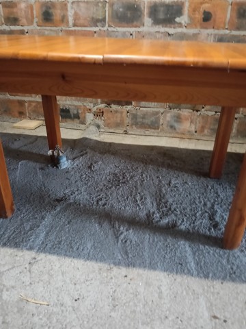 Stół drewniany rozkładany plus krzesła