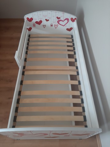 Piękne łóżko 160×80 Lucy z grafiką dla dziewczynki