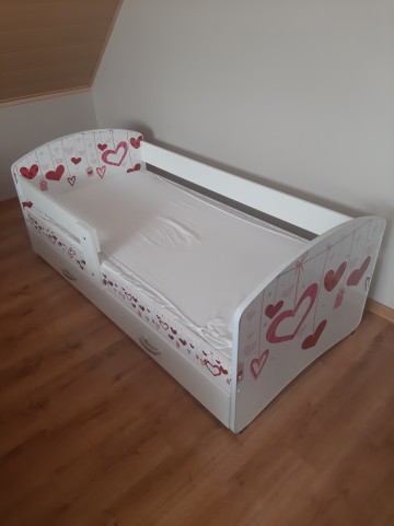 Piękne łóżko 160×80 Lucy z grafiką dla dziewczynki