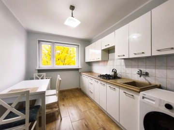 Przestronna kawalerka-2 piętro-po remoncie-niski blok