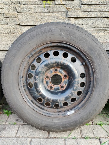 Sprzedam 2 kpl. Felg z oponami 15 zima