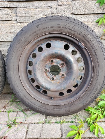 Sprzedam 2 kpl. Felg z oponami 15 zima