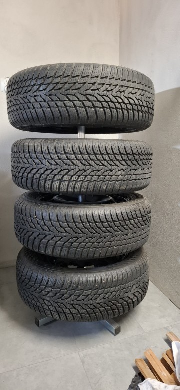 Komplet kół z oponami Nokian