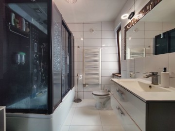 Sprzedam parterowy dom na osiedlu pod miastem