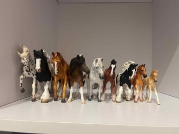 Sprzedam figurki koni