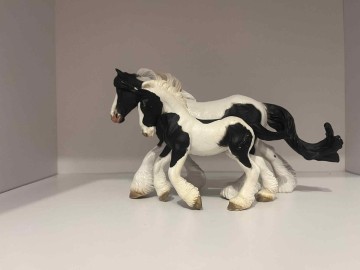 Sprzedam figurki koni