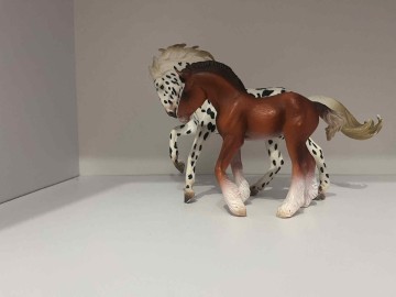 Sprzedam figurki koni