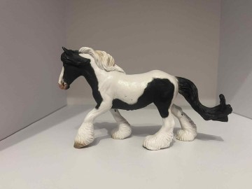 Sprzedam figurki koni