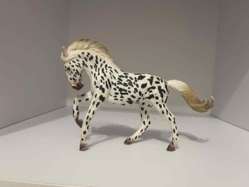 Sprzedam figurki koni