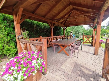 Na sprzedaż dom w pobliżu jezior, zagospodarowana działka