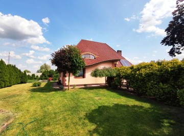 Oszczędny w eksploatacji dom, 2 garaże, duża działka-Gł&oacute;wiew