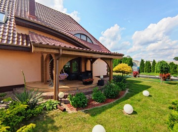 Oszczędny w eksploatacji dom, 2 garaże, duża działka-Gł&oacute;wiew