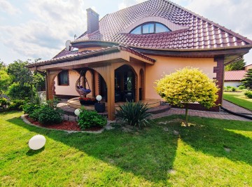 Oszczędny w eksploatacji dom, 2 garaże, duża działka-Gł&oacute;wiew