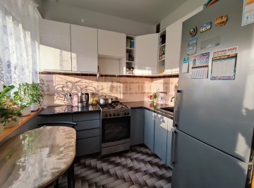 Sprzedam mieszkanie 2 pokoje, niski blok, 3 piętro, os. V