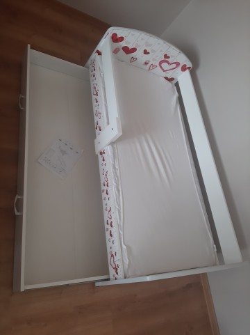 Piękne ł&oacute;żko dla dziewczynki