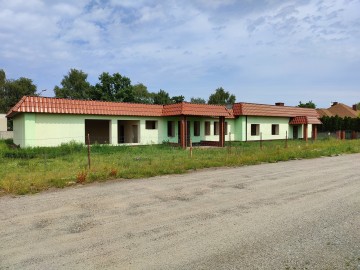 Sprzedam duży, parterowy budynek usługowy-Koło