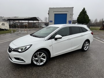Opel Astra 1.4 BENZYNA Klimatronik Nawigacja Kamera Ledy HAK
