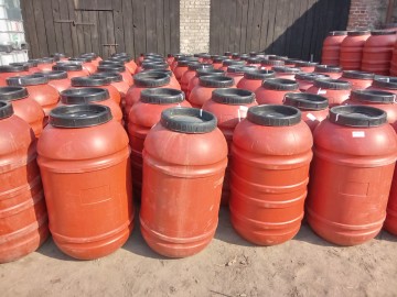 Beczki plastikowe po produkcie spożywczym