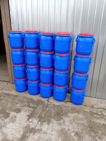 Beczki plastikowe po produkcie spożywczym