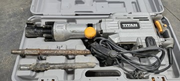 Młot wyburzeniowy titan 1700w