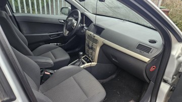 Opel Astra H 1.8 140 km hatchback Enjoy