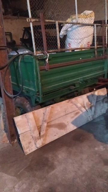 Sprzedam rozrzutnik oraz dwuk&oacute;łkę.