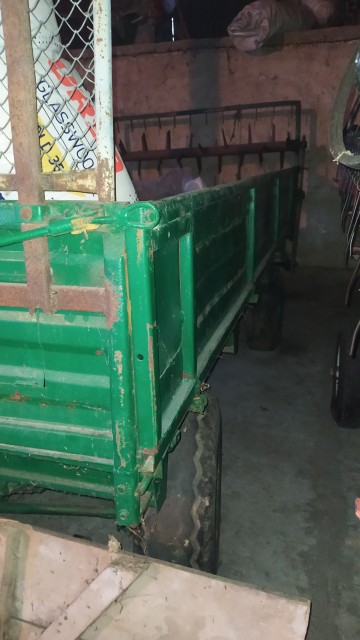 Sprzedam rozrzutnik oraz dwuk&oacute;łkę.