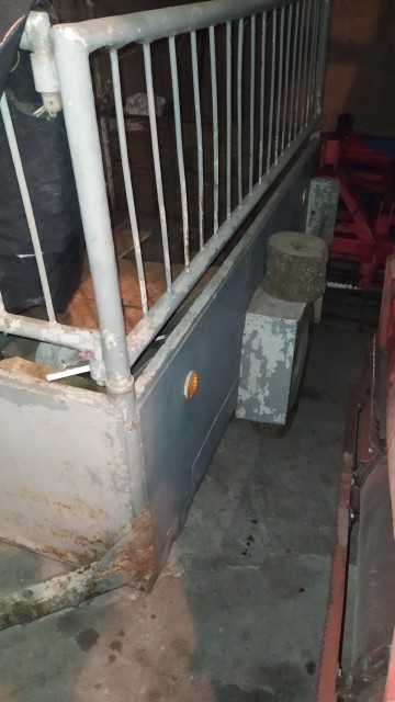 Sprzedam rozrzutnik oraz dwuk&oacute;łkę.