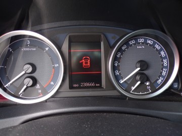 TOYOTA AURIS  2.0 D4D SK&Oacute;RA ALU NAVI KAMERA HAK ZAMIANA