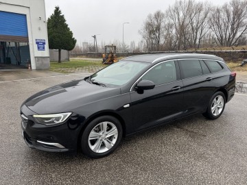 Opel Insignia 2.0 DIESEL Klimatronik BiXenon Ledy Kamera HAK