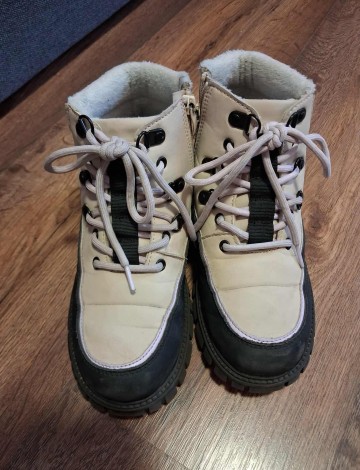 UBRANIA DLA DZIEWCZYNKI &ndash; ROZMIAR 146-152