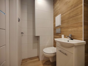 Sprzedam 2 pokoje po remoncie, na 2 piętrze ul. 11 Listopada