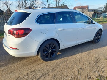 Opel Astra J lift 2015 zarej.Pl. bogate wyposażenie polecam
