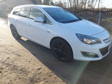 Opel Astra J lift 2015 zarej.Pl. bogate wyposażenie polecam