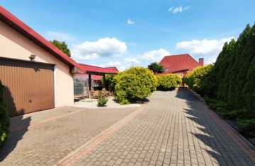 Oszczędny w eksploatacji dom, dwa garaże, duża, zagospodarow ...