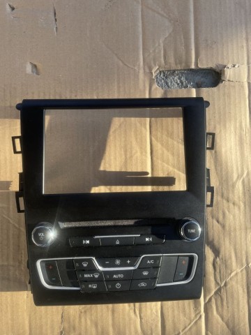 PANEL NAWIEWU,KLIMATYZACJI,RAMKA RADIA FORD MONDEO MK5