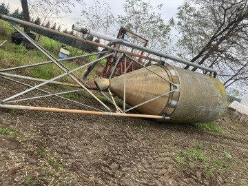 Sprzedam silos lejowy poliestrowy