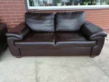 Sprzedam dwie sofy plus pufa ze sk&oacute;ry