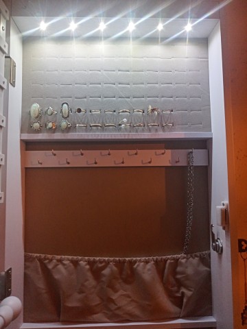 Lustro na biżuterię