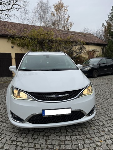 Chrysler Pacyfica 8 osobowy