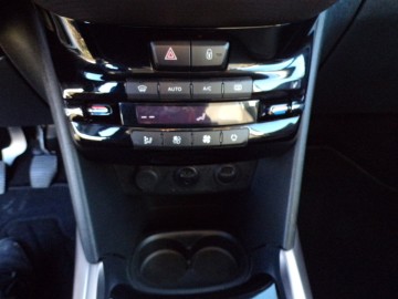 PEUGEOT 2008 1.6 BENZ SK&Oacute;RA ALU NAVI HROM ZAMIANA