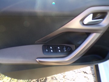 PEUGEOT 2008 1.6 BENZ SK&Oacute;RA ALU NAVI HROM ZAMIANA