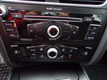 AUDI A4 KOMBI 2.0  ZAREJESTROWANA ZAMIANA