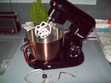 Robot kuchenny planetarny